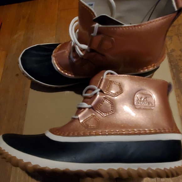 SOREL Out N About Rain Snow Boot - Picture 3 of 6